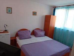 Postel nebo postele na pokoji v ubytování casa andrei m