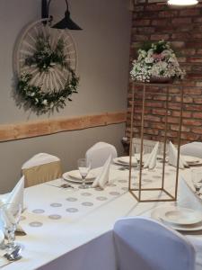 Reštaurácia alebo iné gastronomické zariadenie v ubytovaní Villa Fortuna