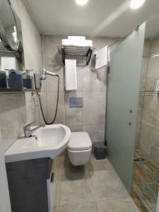 a bathroom with a toilet and a sink at Gala Otel Edirne in Edirne