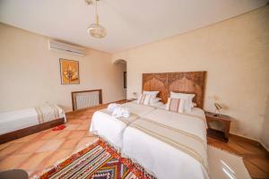 Rúm í herbergi á Dar Tanja Boutique Hotel