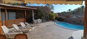 Bazén v ubytovaní ANFI TOPAZ VILLA TAURO GOLF & BEACH 3 bedrooms 4 bathrooms private pool alebo v jeho blízkosti