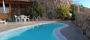 Bazén v ubytovaní ANFI TOPAZ VILLA TAURO GOLF & BEACH 3 bedrooms 4 bathrooms private pool alebo v jeho blízkosti