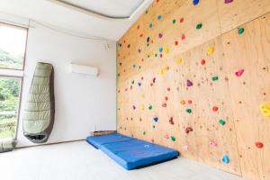 a climbing wall in a room with a rock wall at 南伊豆　貸別荘　夜空の星 in Minamiizu