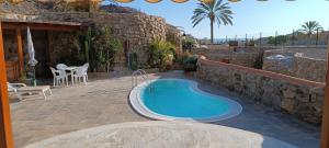 Bazén v ubytovaní ANFI TOPAZ VILLA TAURO GOLF & BEACH 3 bedrooms 4 bathrooms private pool alebo v jeho blízkosti