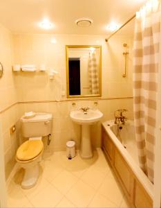 Kupatilo u objektu Taanilinna Hotell