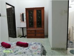 Säng eller sängar i ett rum på Kampung Vibe @ Homestay Baiduri
