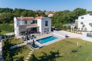 an aerial view of a house with a swimming pool at Villa Nona in Kringa