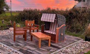a group of chairs and tables on a patio at FH Kormoran in Ostseebad Karlshagen +24 photos