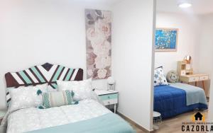 a bedroom with a bed and a mirror at CASA CARMELA in Cazorla