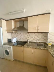 Kuchyňa alebo kuchynka v ubytovaní Duplex Torremolinos Suite
