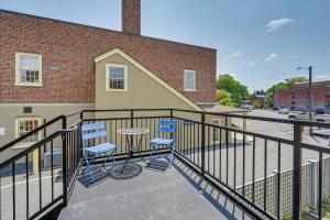Balkón nebo terasa v ubytování Winston-Salem Vacation Rental - Walk Downtown!