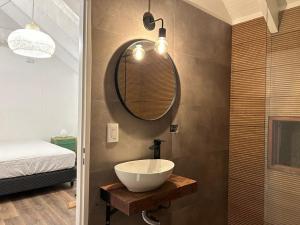 a bathroom with a bowl sink and a mirror at Oeste suites in Mendoza