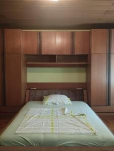 Postel nebo postele na pokoji v ubytování Ruža