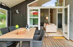 Posezení v ubytování Amazing Home In Ebeltoft With Wifi + 20 fotografií