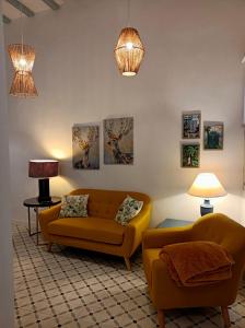 a living room with two couches and a lamp at Precioso Apartamento: La Luz de Cádiz in Cádiz