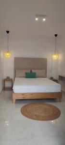 Theasis Limnos-two bedroom suite 객실 침대