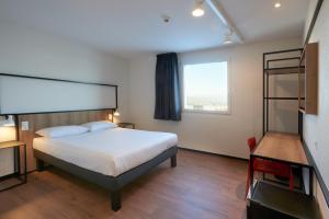 ibis Bulle - La Gruyère Swiss Bike Hotel客房内的一张或多张床位