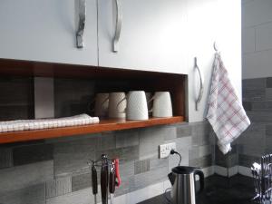 Kuchyň nebo kuchyňský kout v ubytování Sami BnB - Apt 04 Makongo after Mlimani City