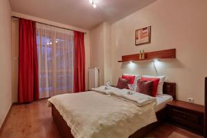 Posteľ alebo postele v izbe v ubytovaní Apartamenty Karin Zakopane