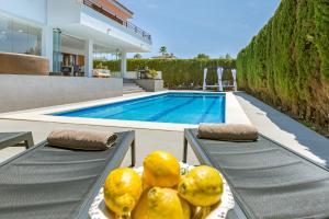 Bazén v ubytování Ferienhaus Casa Kristel nebo v jeho okolí