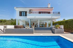 Bazén v ubytování Ferienhaus Casa Kristel nebo v jeho okolí