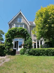 an archway in front of a house at Riverside Apartment in Uny Lelant