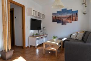 TV a/nebo společenská místnost v ubytování Apartamento Marina de Torrox