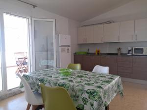 Kuchyňa alebo kuchynka v ubytovaní Apartamentos Vista