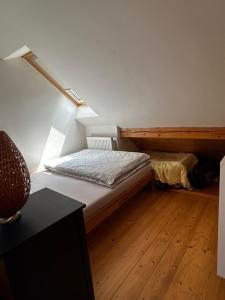 Cama ou camas em um quarto em log cabin in Czech-Saxon Switzerland
