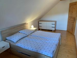 Cama ou camas em um quarto em log cabin in Czech-Saxon Switzerland