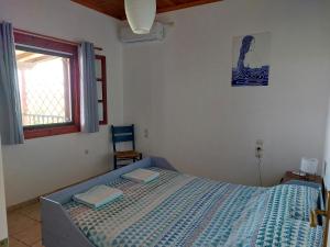 Postel nebo postele na pokoji v ubytování Vakantiehuisje Eione op het eiland Paleo Trikeri