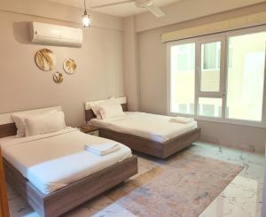 Voodi või voodid majutusasutuse AECO lovely 2 bedroom apartment for family and friends toas