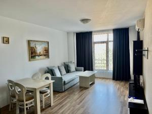 Svetainės erdvė apgyvendinimo įstaigoje Continental Apartments