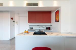 Dapur atau dapur kecil di CROISETTE BEACH - Modern 2 Bdrs Best Location!