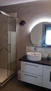 Ванна кімната в Appartement paisible Saint-Jean-de-Luz