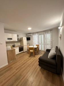 Kuchyňa alebo kuchynka v ubytovaní Apartments Villa Ohana