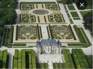 an aerial view of a mansion with a garden at K3- Maison 2min RER 15min PARIS-EXPO 4 chambres/10 lits in Bagneux