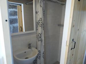Et badeværelse på Palauet cosy old town apartments in Alghero IUN Q6390