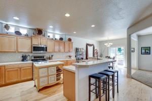 Η κουζίνα ή μικρή κουζίνα στο Pet-Friendly Meridian Vacation Rental with Fire Pit!