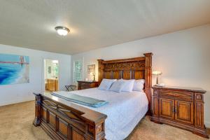 Ένα ή περισσότερα κρεβάτια σε δωμάτιο στο Pet-Friendly Meridian Vacation Rental with Fire Pit!