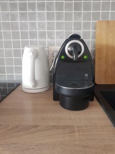 a black appliance sitting on a counter next to a toaster at Melanie FeWo Sofortige Bestätigung in Altenau