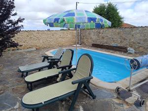 Bazén v ubytování El Refugio de la Esquina nebo v jeho okolí