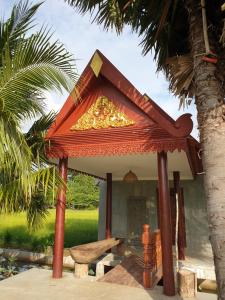 Toek Chha Temple Resort外面的花园