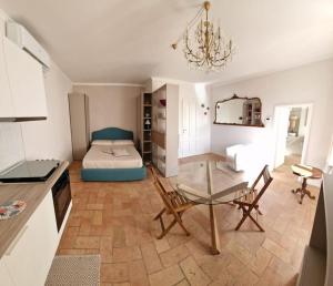 a living room with a bed and a table at Casa Myrtifolia in Todi