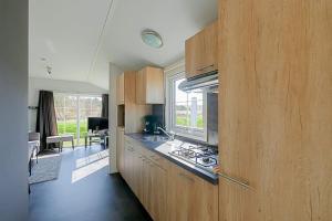 Kuchyň nebo kuchyňský kout v ubytování Chalet Beatrix - Callantsoog, Park Luttikduin