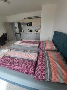 Ένα ή περισσότερα κρεβάτια σε δωμάτιο στο Apartmány Stráň