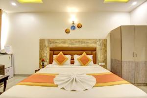 Ліжко або ліжка в номері Gracious by Vishesh Hotels & Home Stay