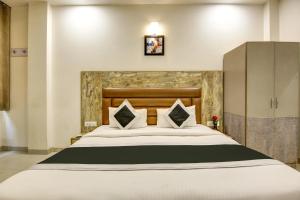 Ліжко або ліжка в номері Gracious by Vishesh Hotels & Home Stay
