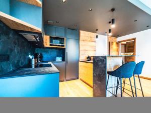 Kuchnia lub aneks kuchenny w obiekcie Appartement rénové 4 pièces, proche pistes, terrasse, WIFI, Tignes le Lac - FR-1-502-462