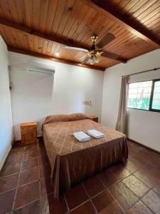 Katil atau katil-katil dalam bilik di La casa del Rio en Sauce Viejo - Santa Fe-